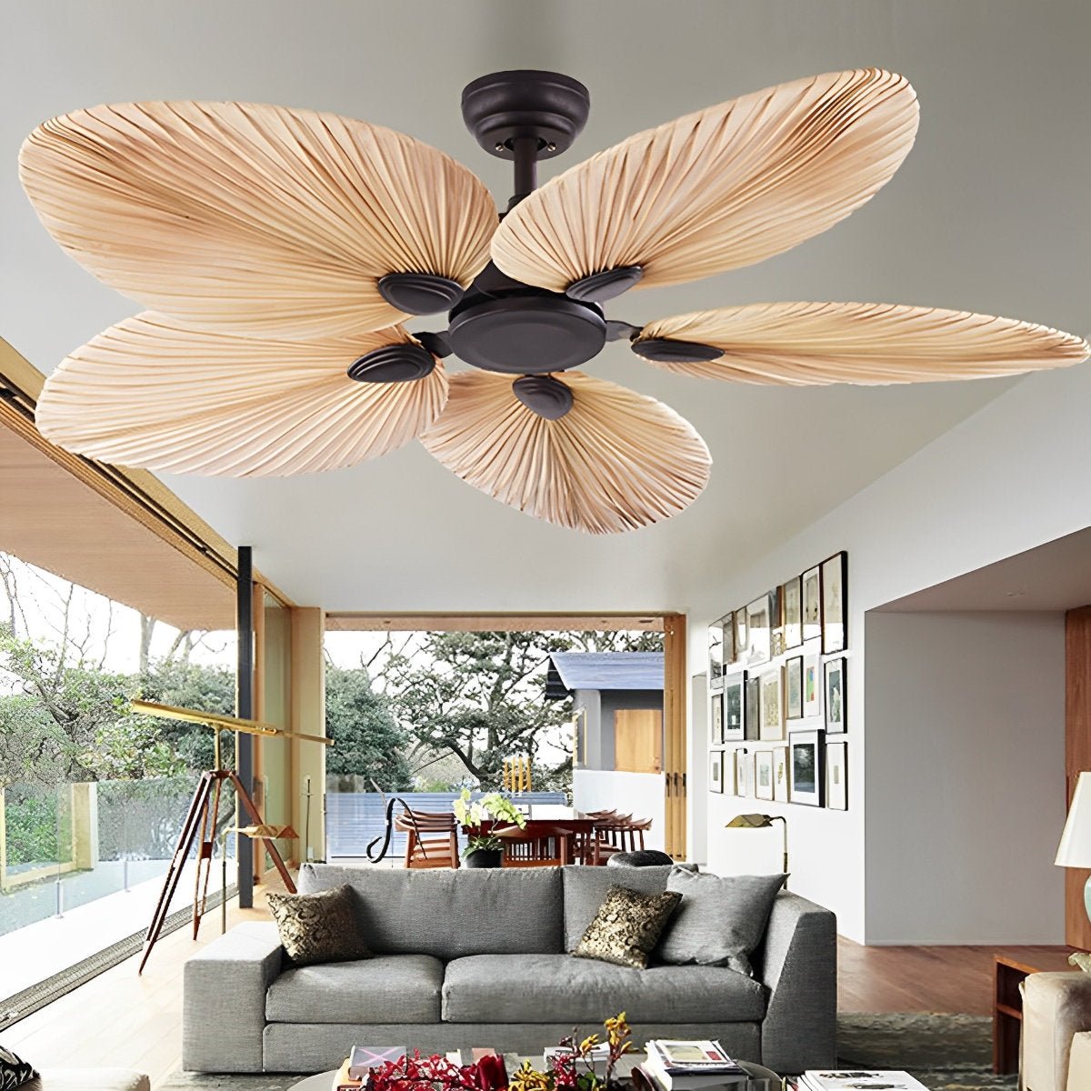 Deckenventilator mit tropischem Palmenblatt-Design