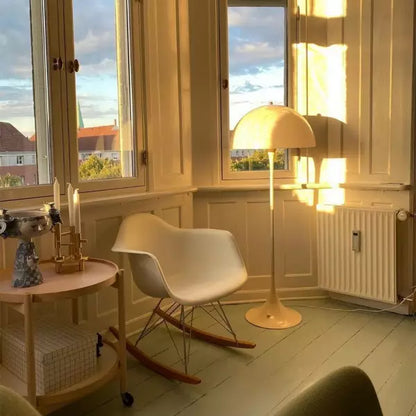 Moderne Pilz-Stehleuchte