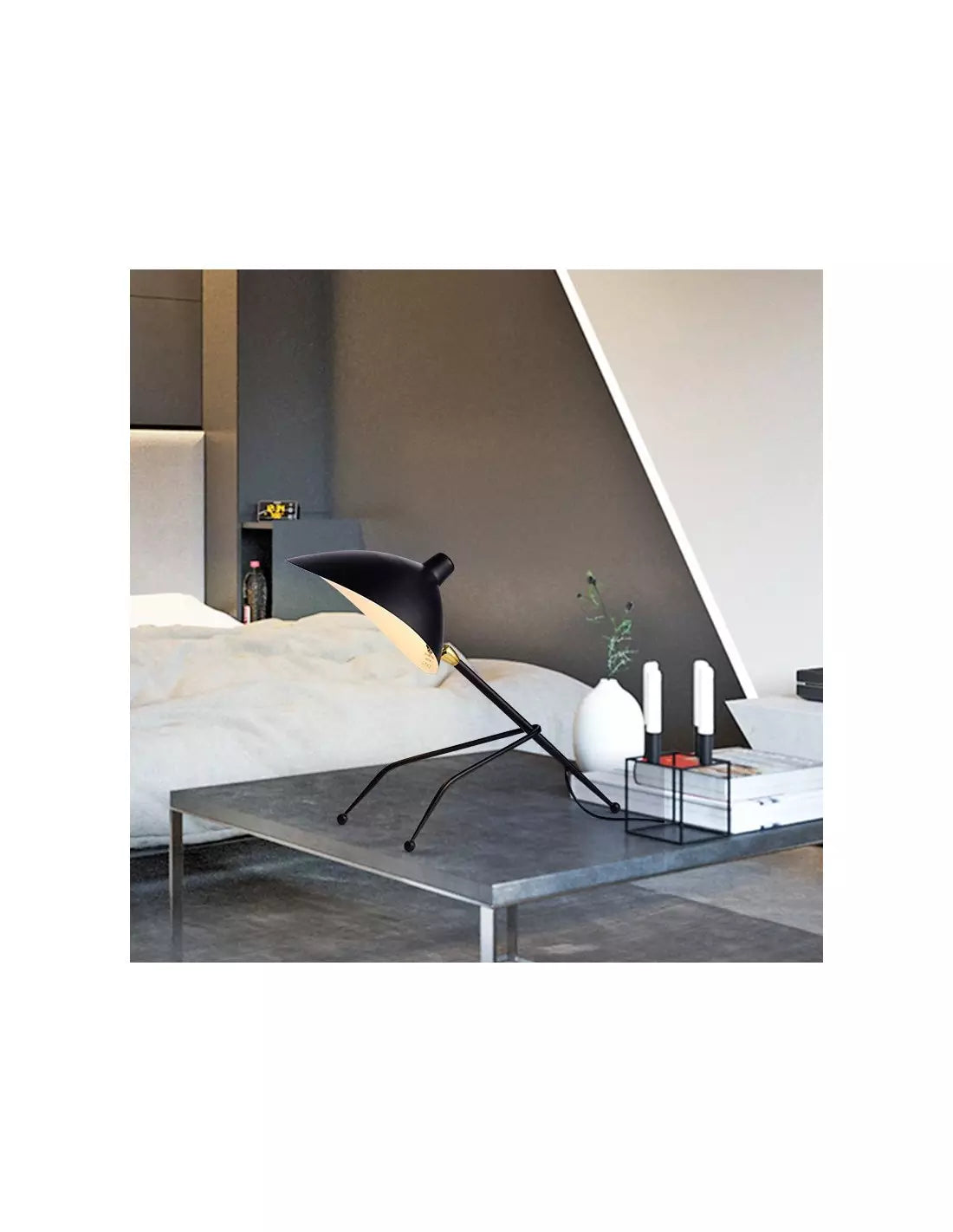 Moderne Metall-Dreibein-Tischlampe