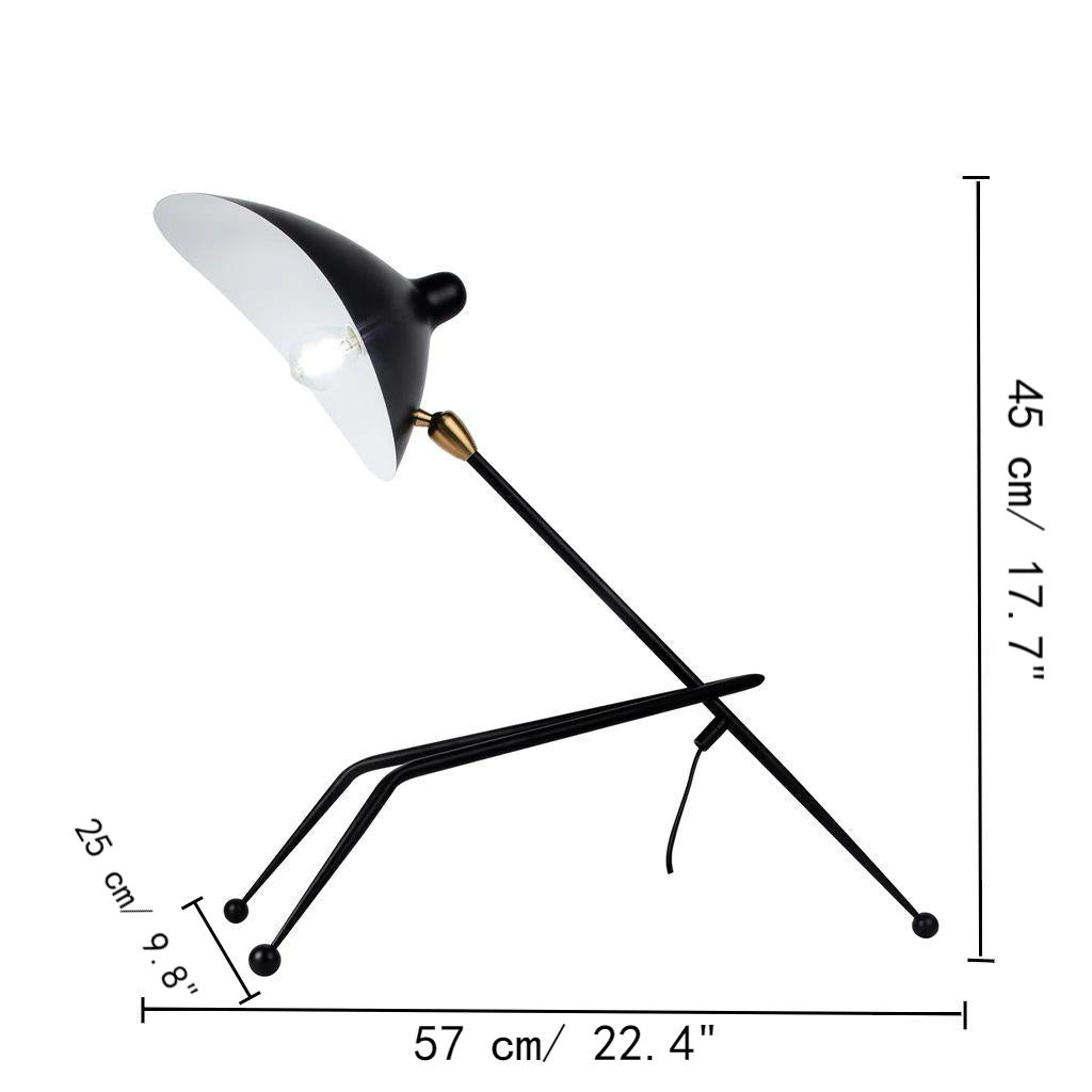 Moderne Metall-Dreibein-Tischlampe