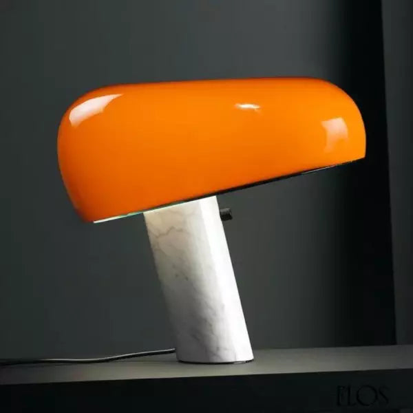 Ikonische Tischlampe mit Marmorsockel